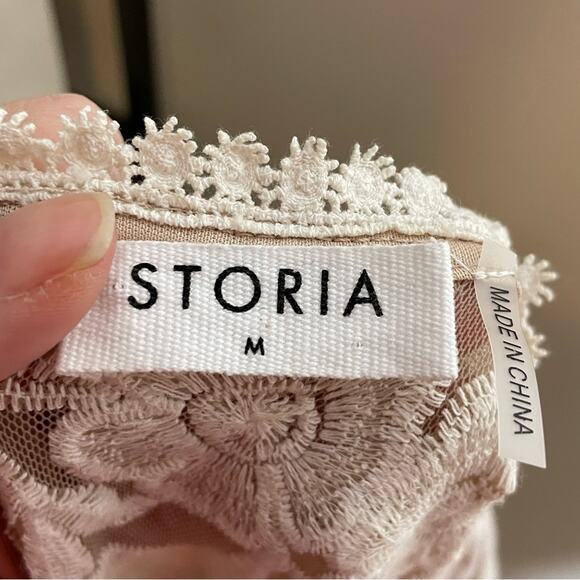 STORIA beige & ivory embroidered lace boho short dress size junior medium - Picture 6 of 8